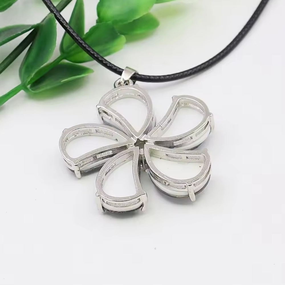 NATURAL Multi-color Abalone Shell Flower Shaped Pendant With Rhinestone - Picture 4 of 7